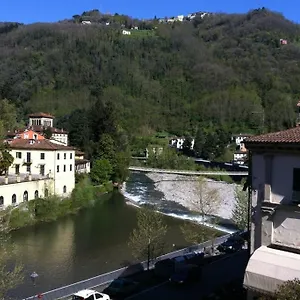 Nestled In A Valley, Appartamento